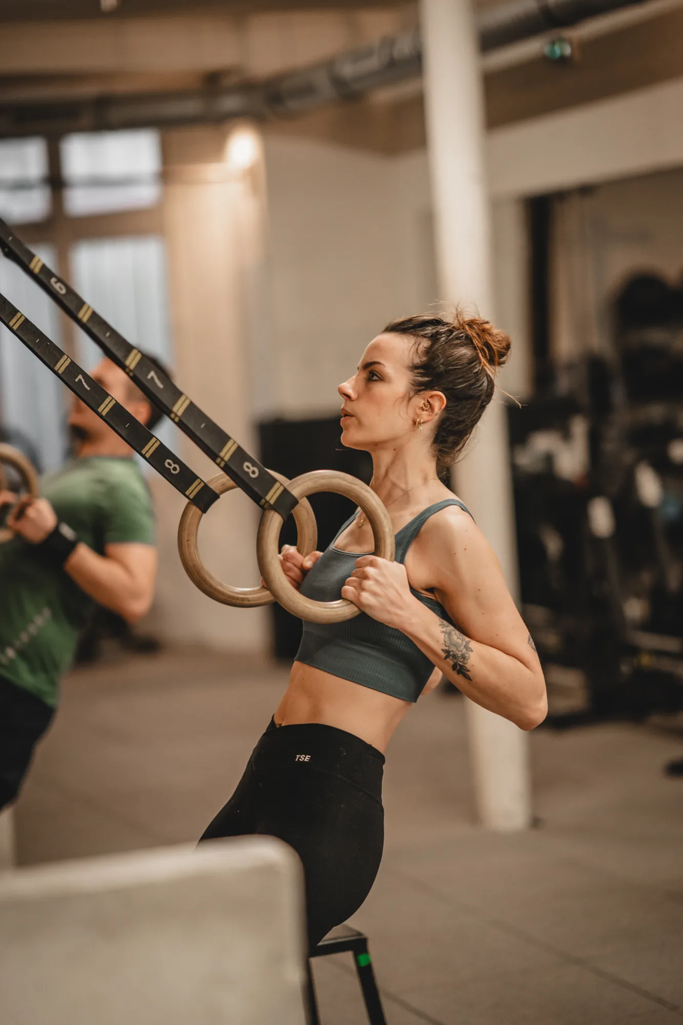 Travail aux anneaux de gymnastique